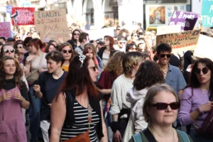 En vidéo : près de 1 200 personnes manifestent pour les droits des femmes à Dijon