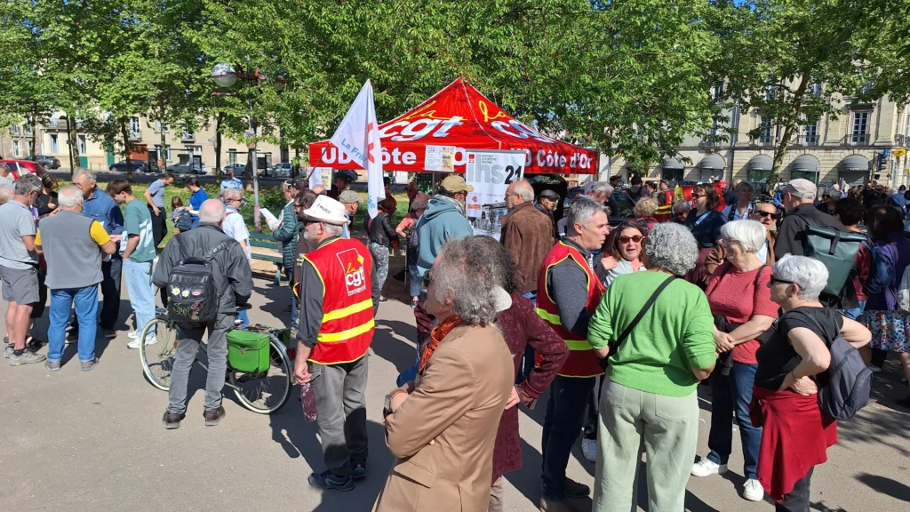 En images : une mobilisation plus large que l’an passé dans les rues de Dijon