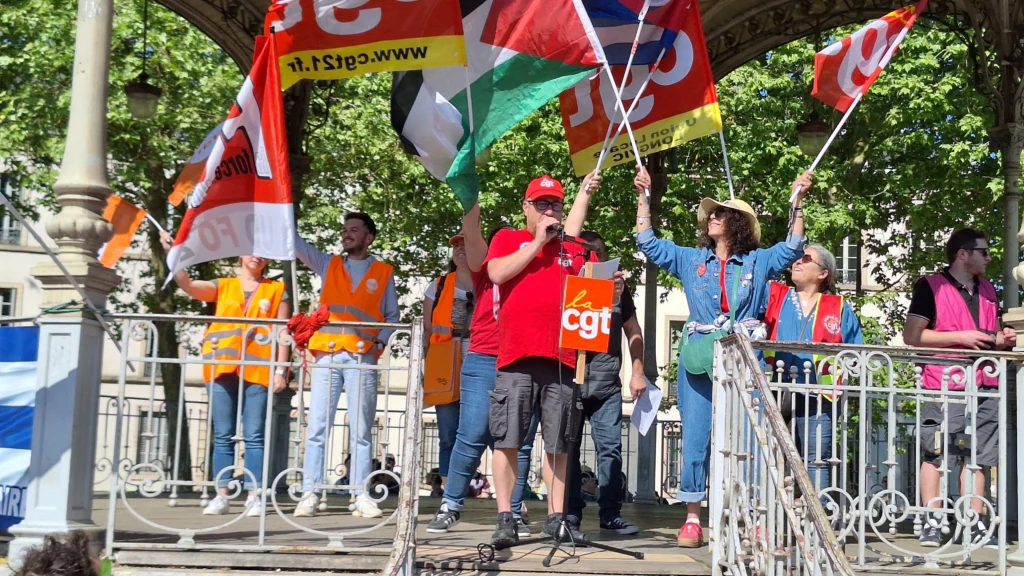En images : une mobilisation plus large que l’an passé dans les rues de Dijon