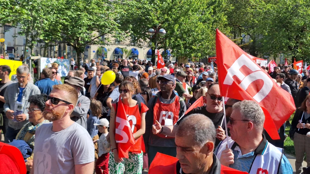 En images : une mobilisation plus large que l’an passé dans les rues de Dijon