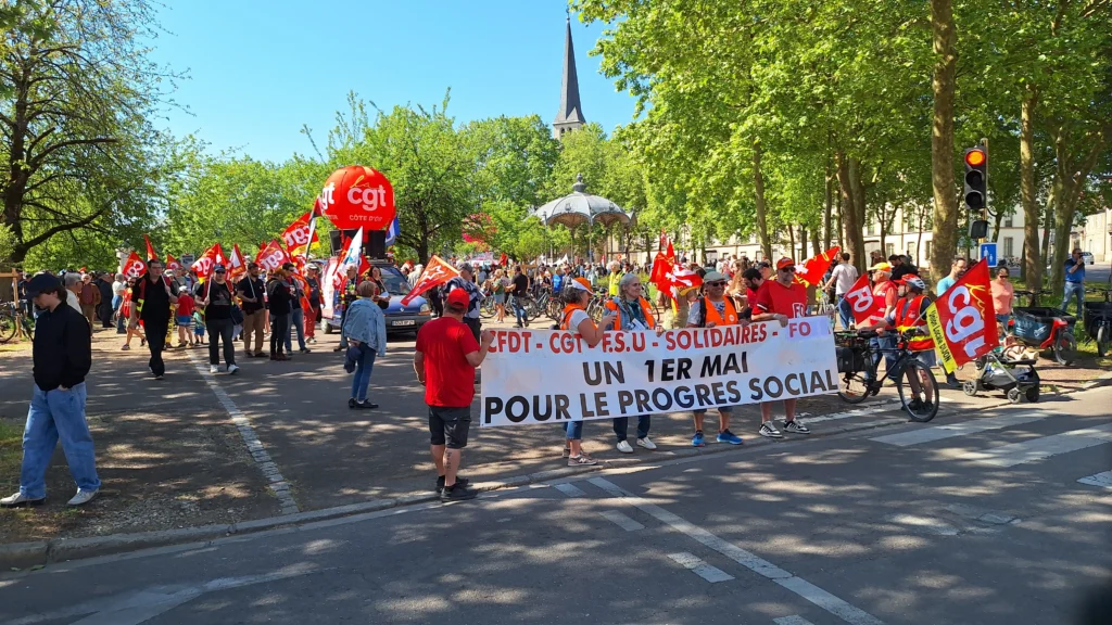 En images : une mobilisation plus large que l’an passé dans les rues de Dijon
