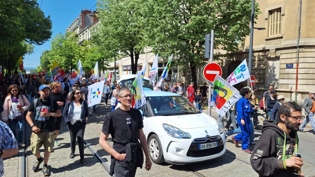 En images : une mobilisation plus large que l’an passé dans les rues de Dijon