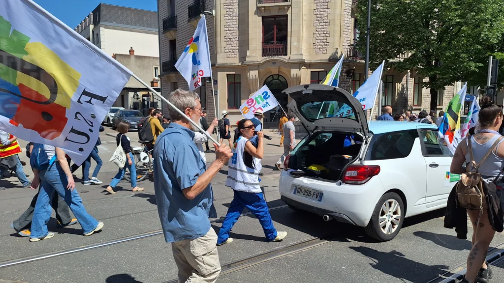 En images : une mobilisation plus large que l’an passé dans les rues de Dijon