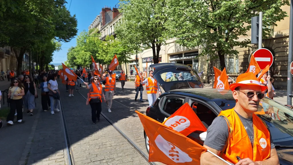 En images : une mobilisation plus large que l’an passé dans les rues de Dijon
