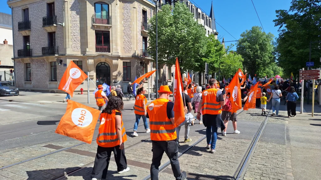 En images : une mobilisation plus large que l’an passé dans les rues de Dijon