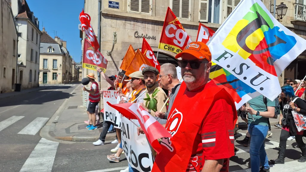 En images : une mobilisation plus large que l’an passé dans les rues de Dijon