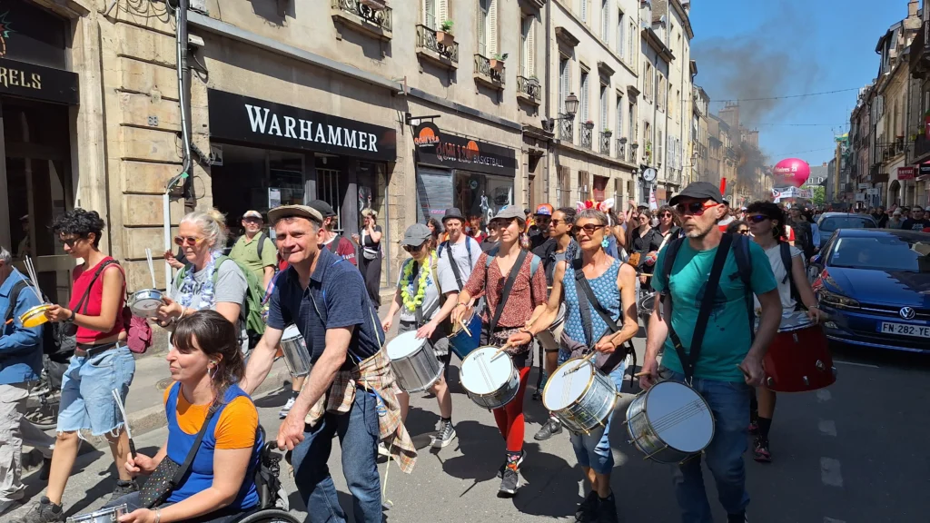 En images : une mobilisation plus large que l’an passé dans les rues de Dijon