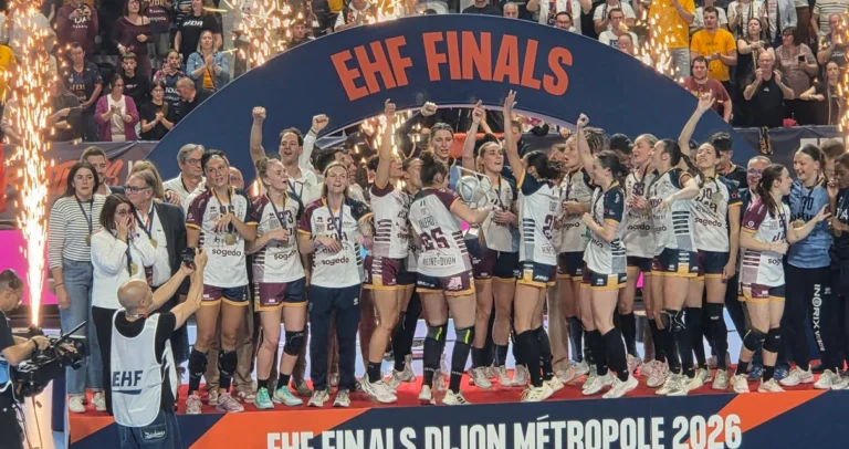 Handball : la JDA Dijon sacrée championne d’Europe, François Rebsamen salue « un moment historique »