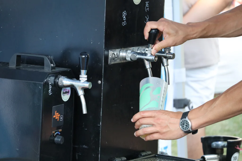 En images : forte affluence pour l’afterwork “Ça mousse dans les Jardins du Département !”