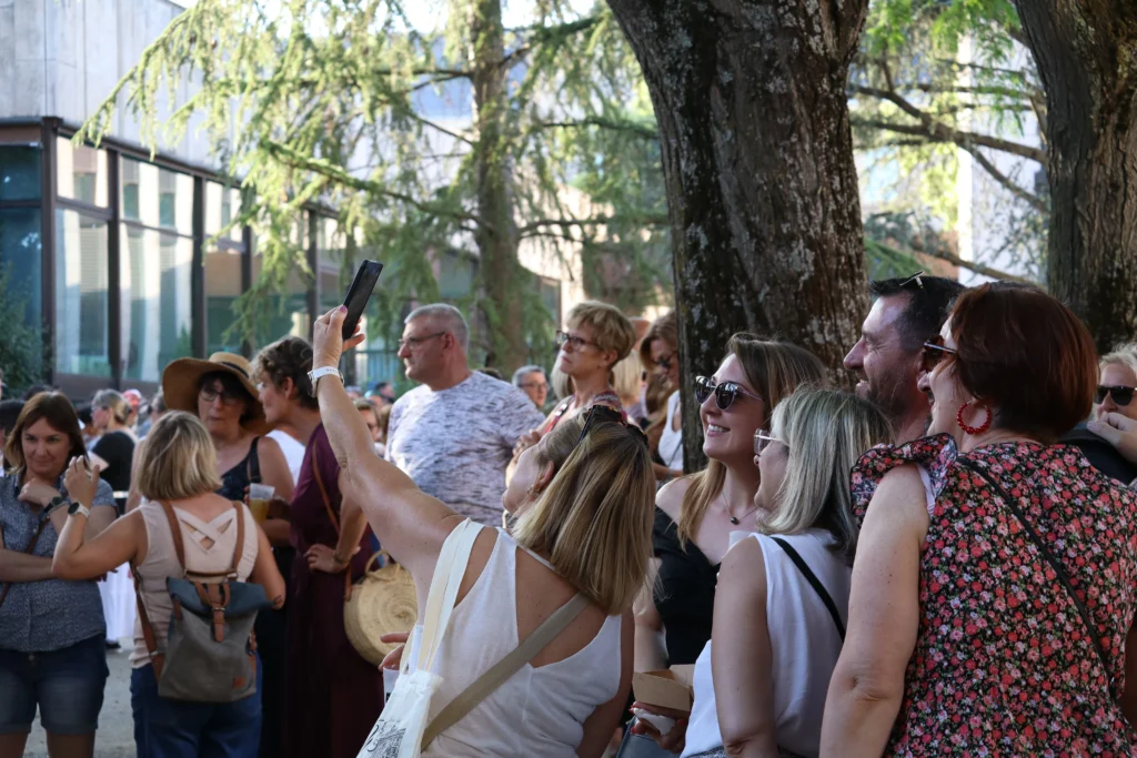 En images : forte affluence pour l’afterwork “Ça mousse dans les Jardins du Département !”