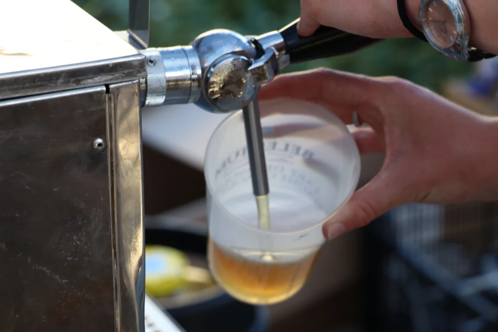 En images : forte affluence pour l’afterwork “Ça mousse dans les Jardins du Département !”