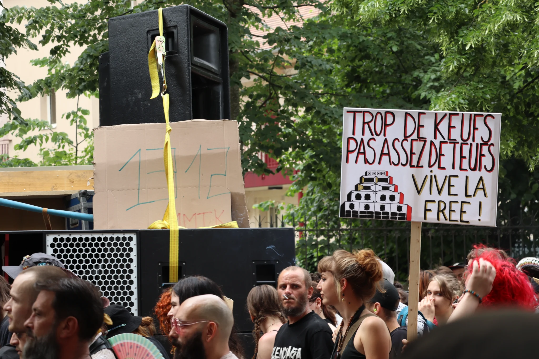 De la place de la République à la place Wilson, la Manifestive rassemble plusieurs centaines de personnes