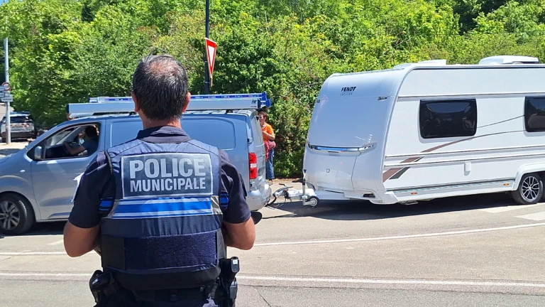 À Talant, les caravanes ont quitté le stade Pascal-Gien après un accord respecté