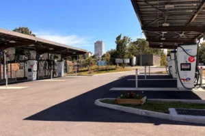 Recharge publique des véhicules électriques : la CLCV dénonce une « loterie des tarifs »