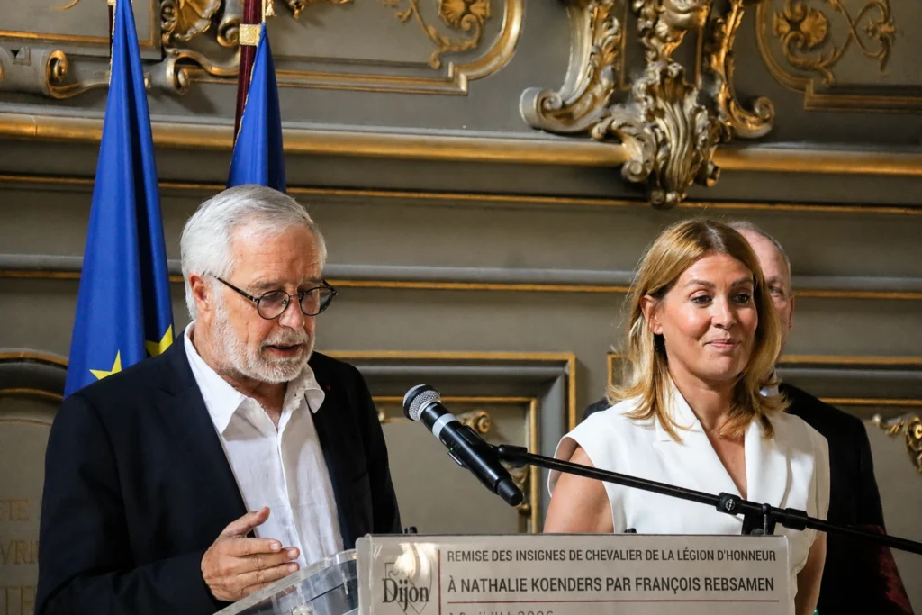 En images : Nathalie Koenders décorée de la Légion d’honneur à la mairie de Dijon