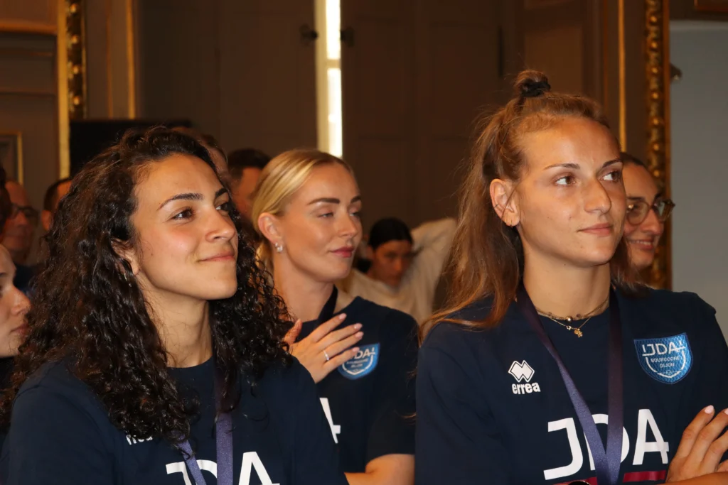 En images. Dijon célèbre les championnes d’Europe de la JDA Handball