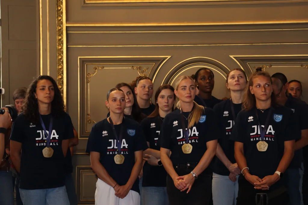 En images. Dijon célèbre les championnes d’Europe de la JDA Handball