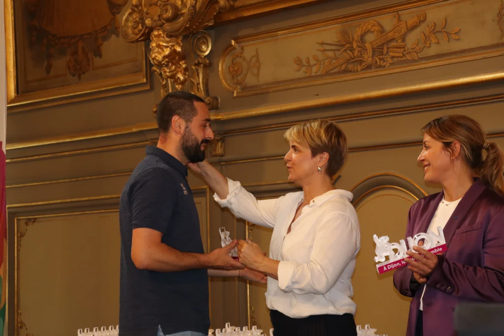 En images. Dijon célèbre les championnes d’Europe de la JDA Handball