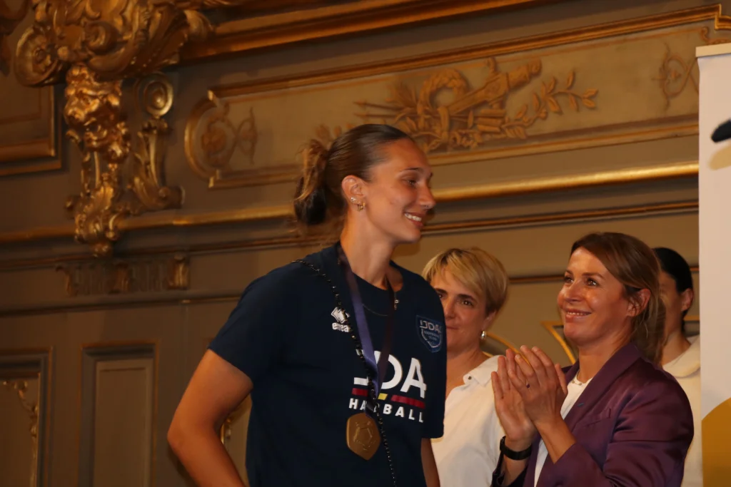 En images. Dijon célèbre les championnes d’Europe de la JDA Handball