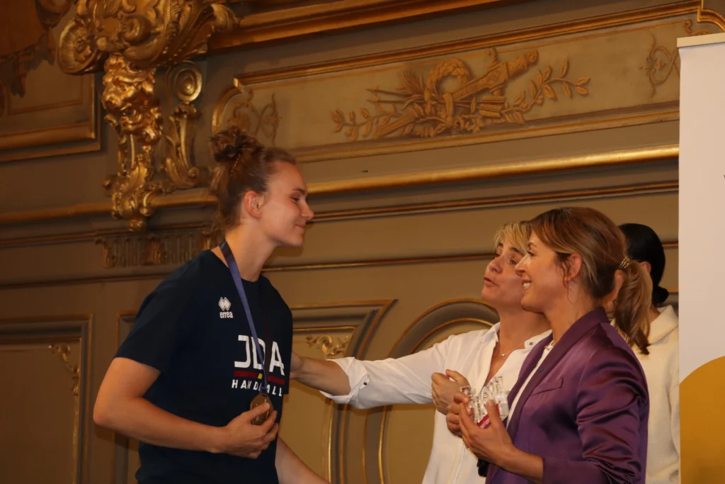 En images. Dijon célèbre les championnes d’Europe de la JDA Handball