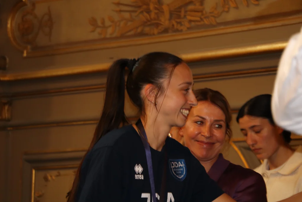 En images. Dijon célèbre les championnes d’Europe de la JDA Handball