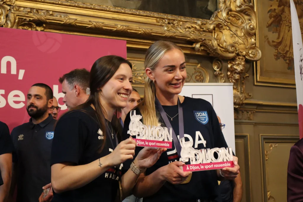 En images. Dijon célèbre les championnes d’Europe de la JDA Handball
