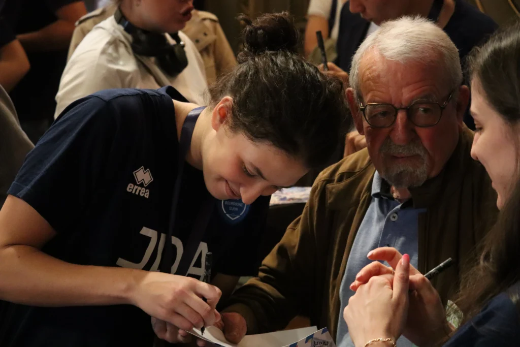 En images. Dijon célèbre les championnes d’Europe de la JDA Handball