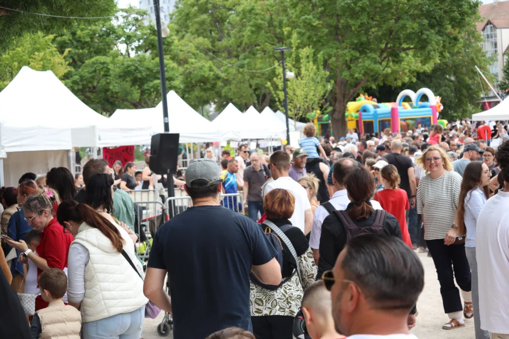 En images : la Fête du Port du Canal attire de nombreux visiteurs à Dijon