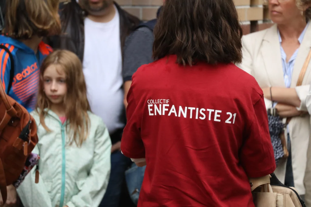 En images : à Dijon, 300 personnes rassemblées en hommage à Lyhanna