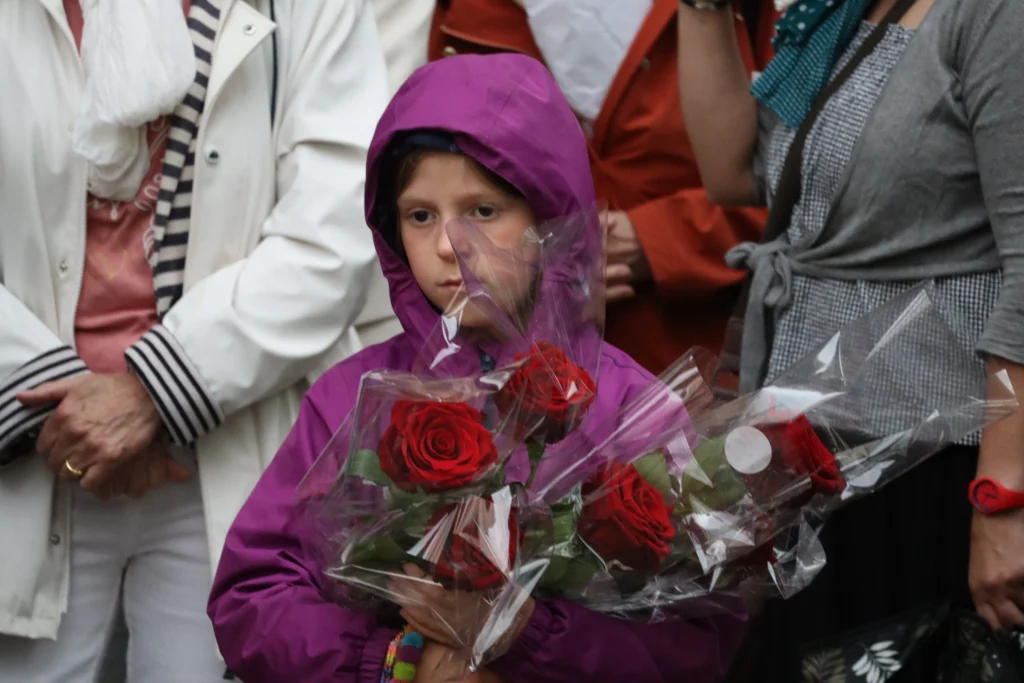En images : à Dijon, 300 personnes rassemblées en hommage à Lyhanna