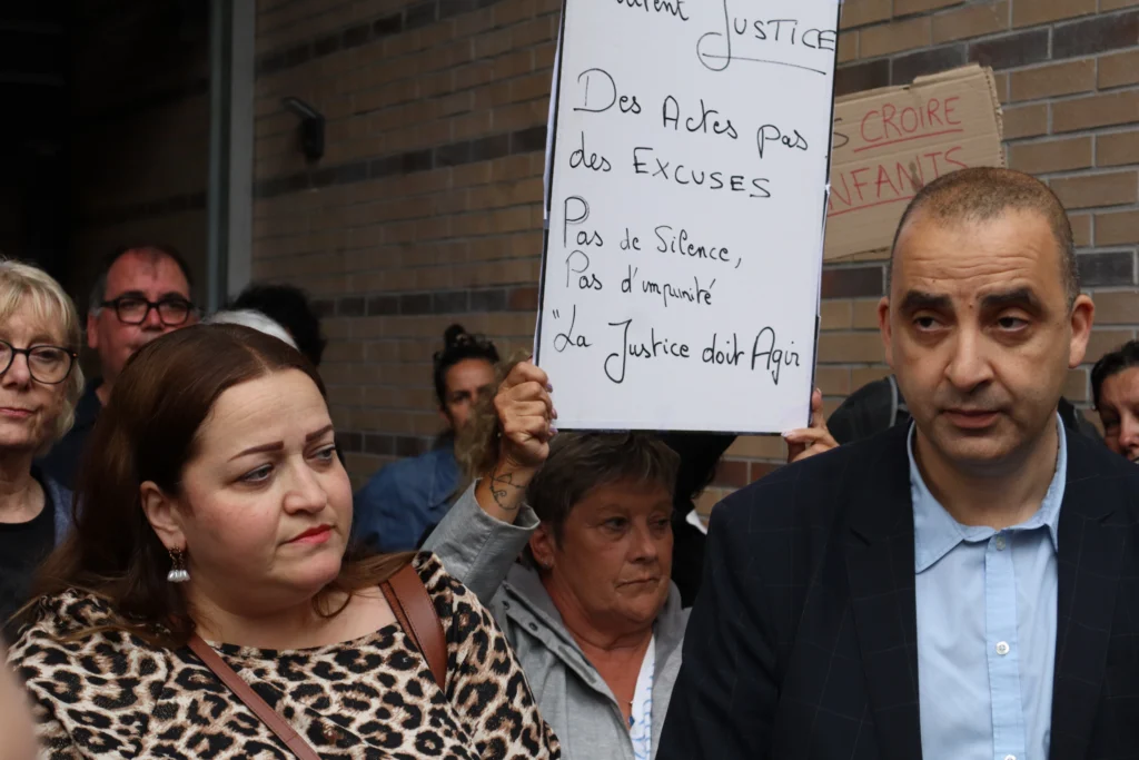 En images : à Dijon, 300 personnes rassemblées en hommage à Lyhanna