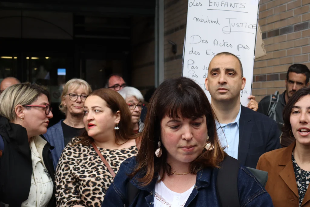 En images : à Dijon, 300 personnes rassemblées en hommage à Lyhanna