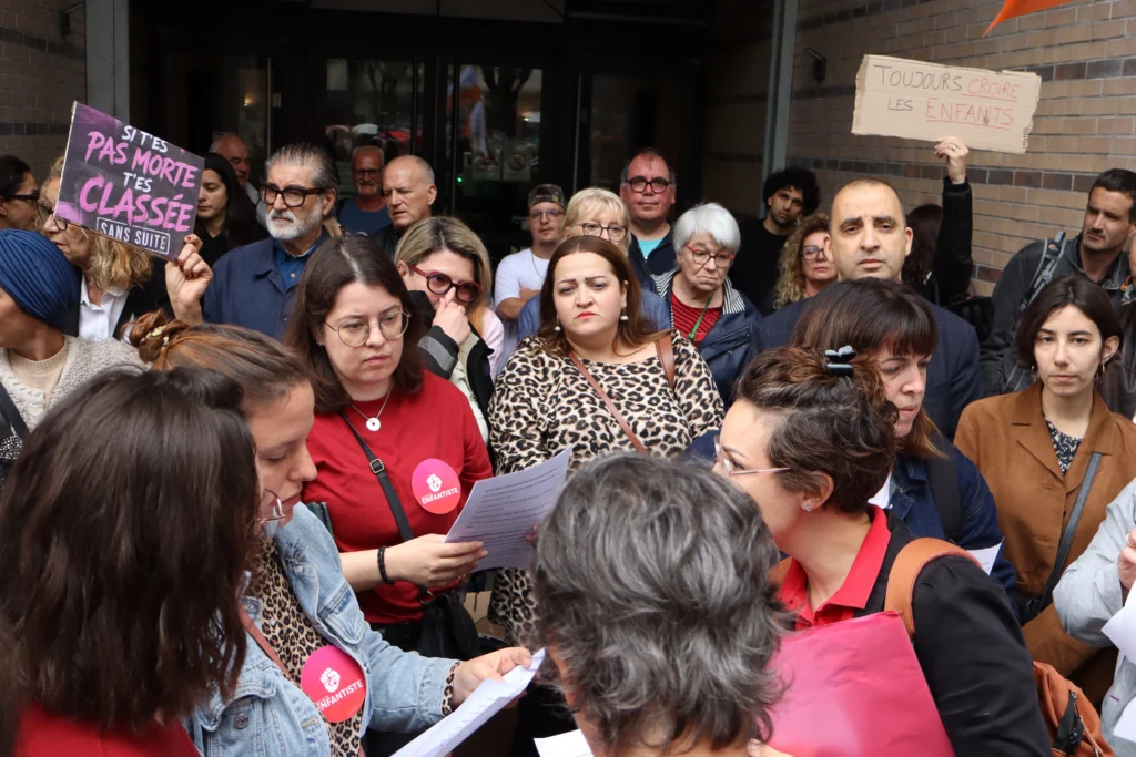 En images : à Dijon, 300 personnes rassemblées en hommage à Lyhanna
