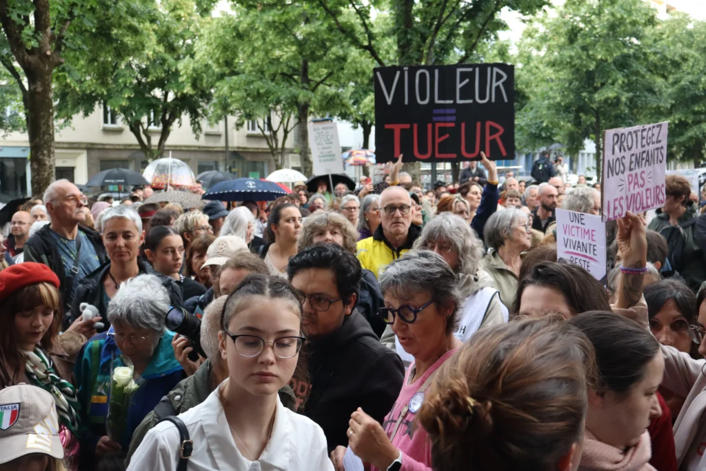 En images : à Dijon, 300 personnes rassemblées en hommage à Lyhanna