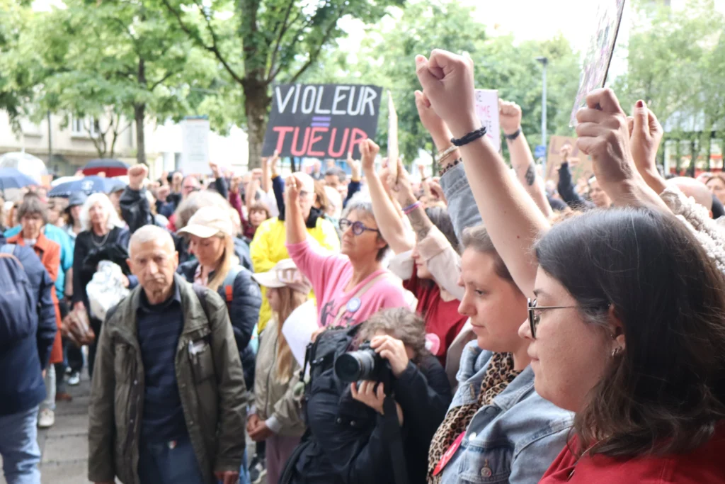 En vidéo : à Dijon, 300 personnes se sont réunies pour rendre hommage à Lyhanna