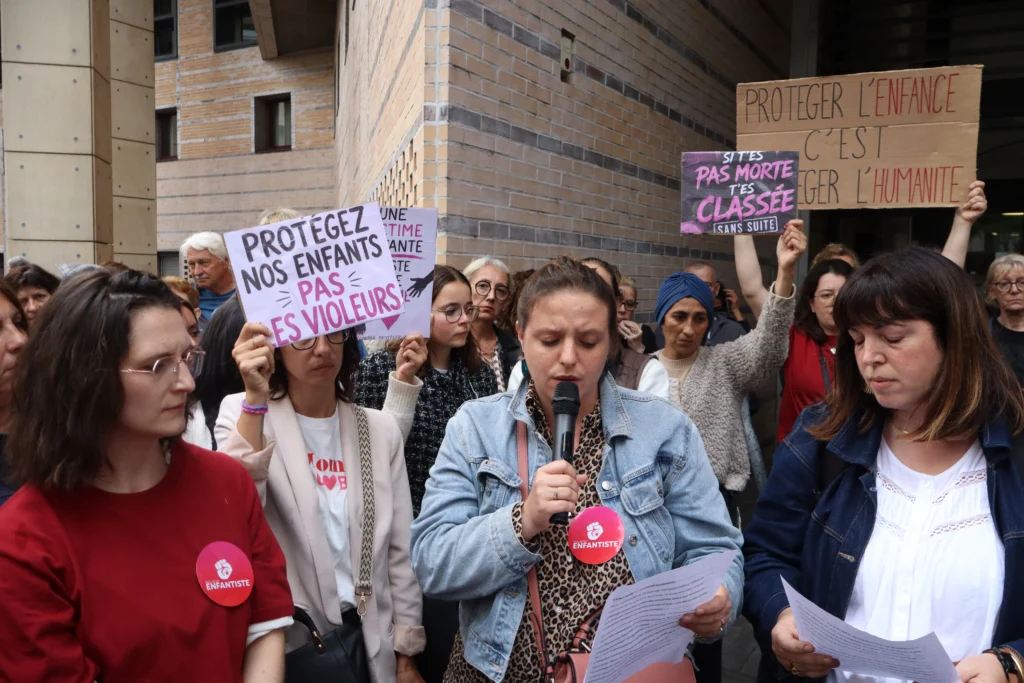 En images : à Dijon, 300 personnes rassemblées en hommage à Lyhanna