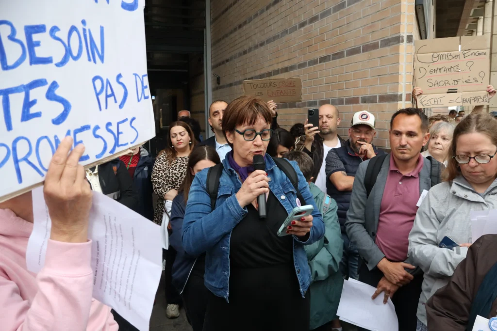En images : à Dijon, 300 personnes rassemblées en hommage à Lyhanna