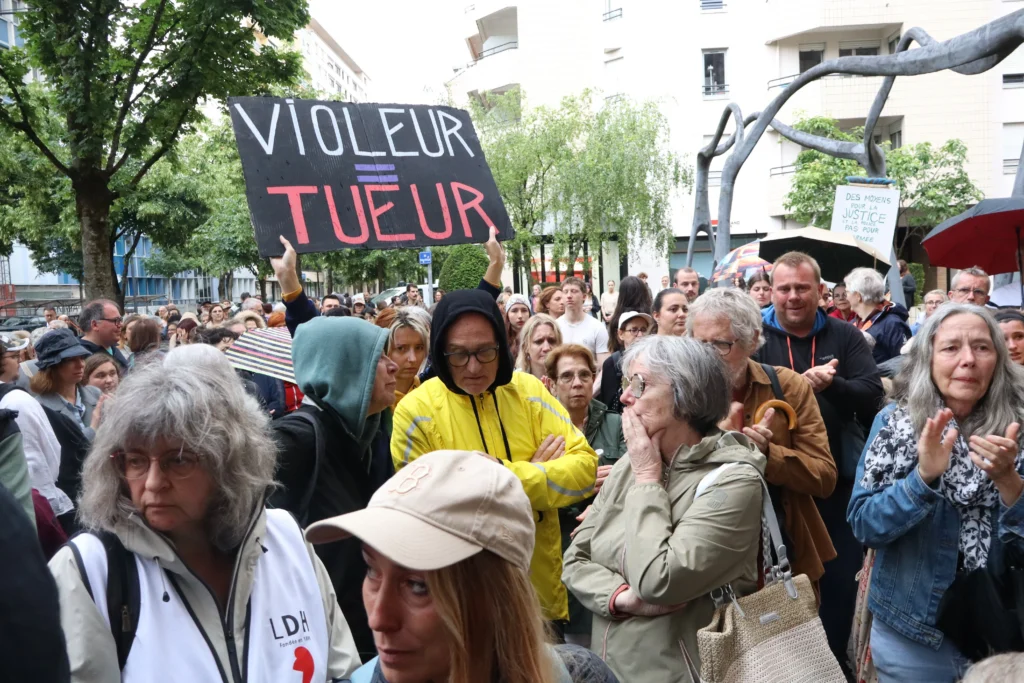 En images : à Dijon, 300 personnes rassemblées en hommage à Lyhanna