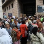 En images : à Dijon, 300 personnes rassemblées en hommage à Lyhanna