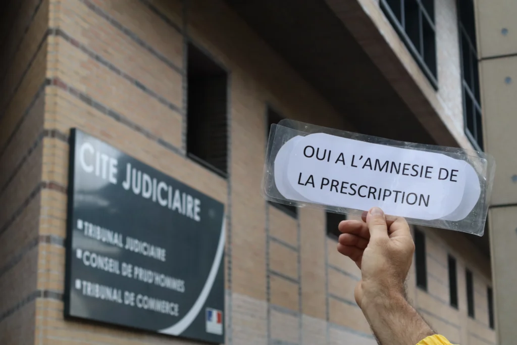 En images : à Dijon, 300 personnes rassemblées en hommage à Lyhanna