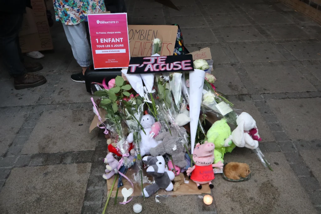 En images : à Dijon, 300 personnes rassemblées en hommage à Lyhanna