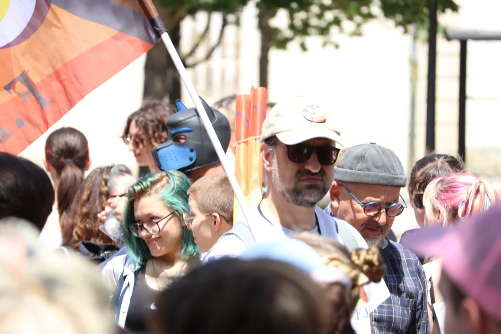En images : 1 700 personnes dans les rues pour la Marche des Fiertés