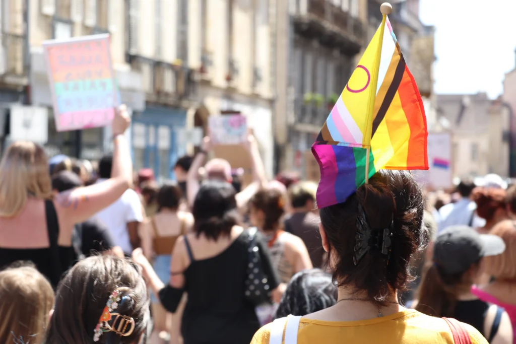 En images : 1 700 personnes dans les rues pour la Marche des Fiertés