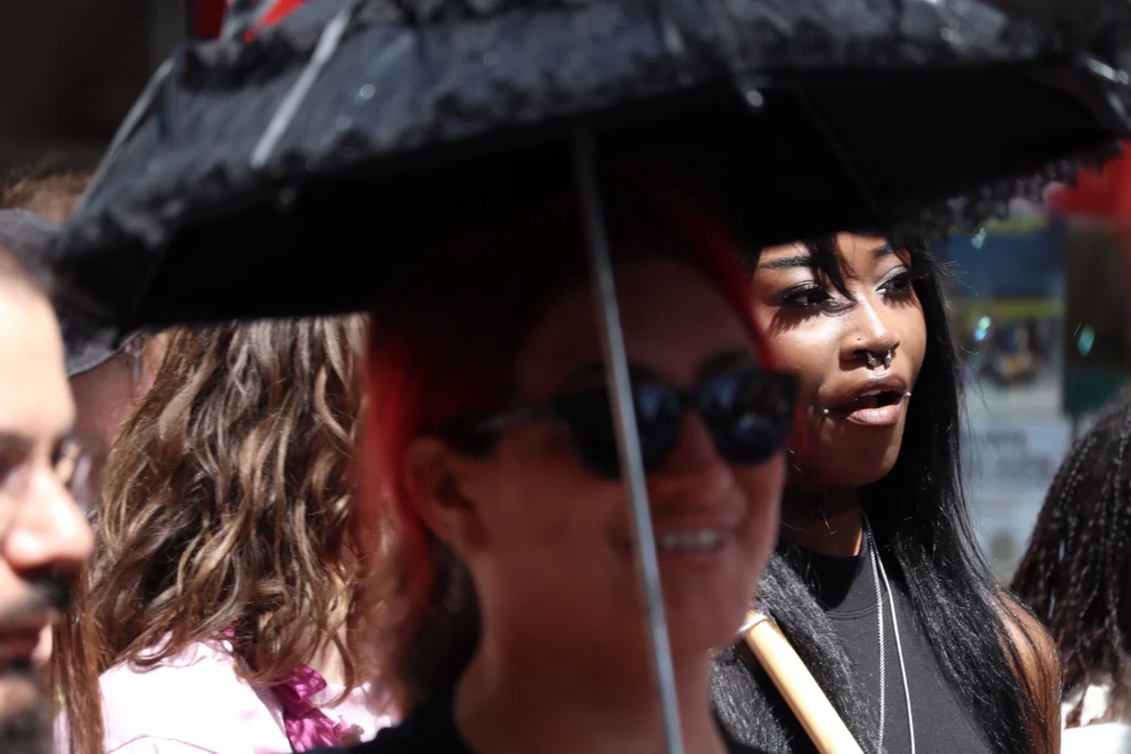 En images : 1 700 personnes dans les rues pour la Marche des Fiertés