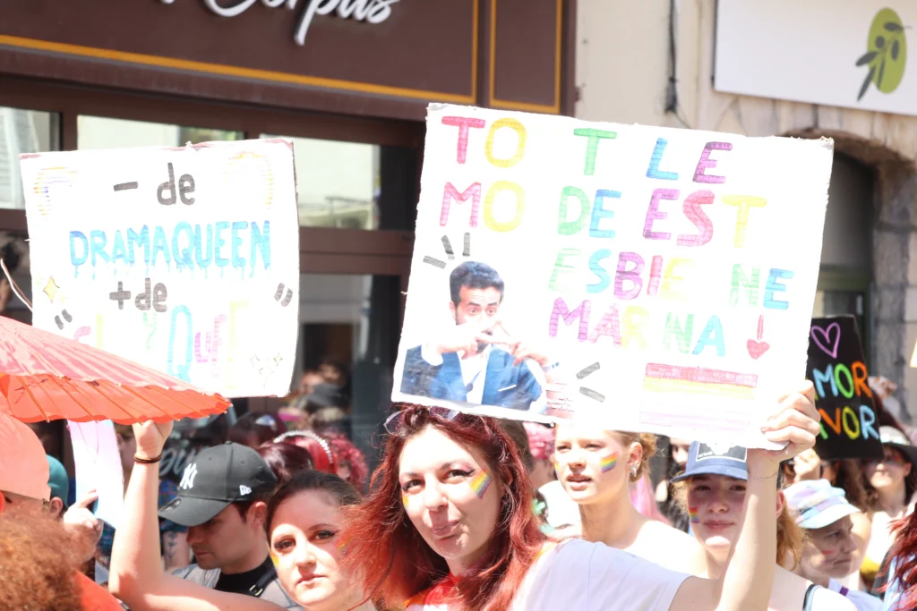 En images : 1 700 personnes dans les rues pour la Marche des Fiertés