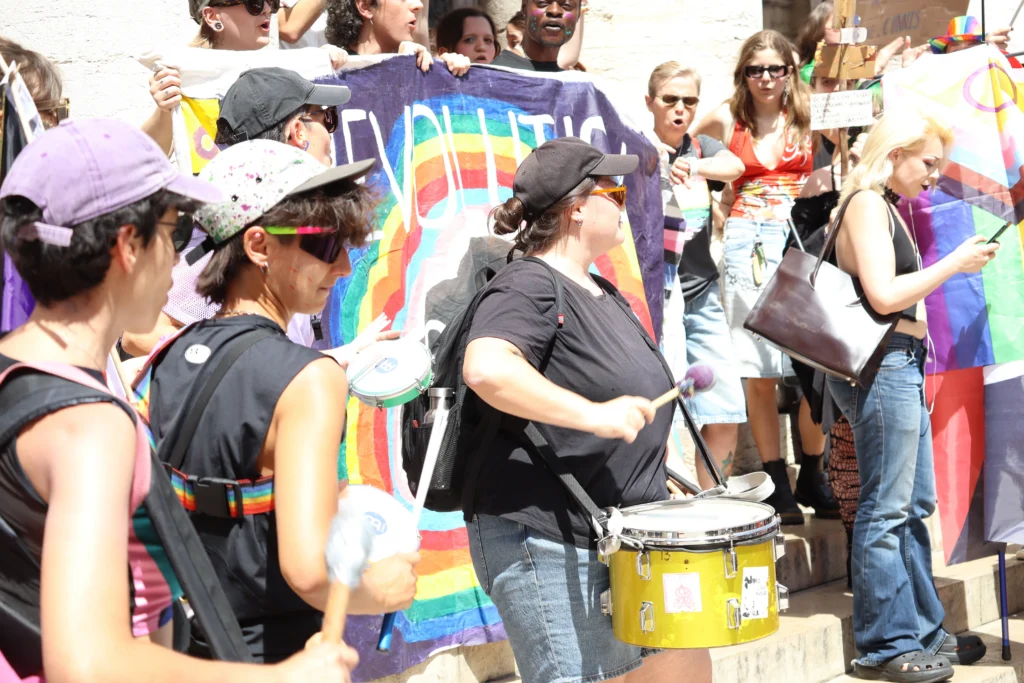 En images : 1 700 personnes dans les rues pour la Marche des Fiertés