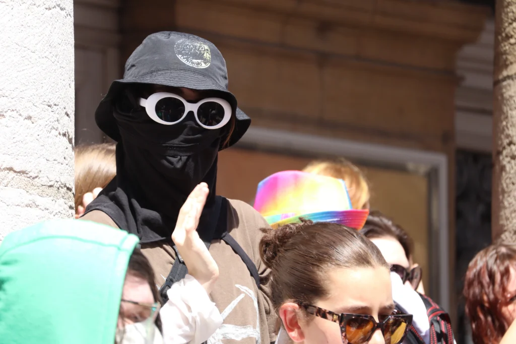 En images : 1 700 personnes dans les rues pour la Marche des Fiertés