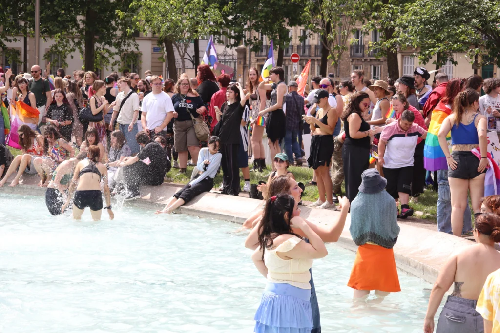 En images : 1 700 personnes dans les rues pour la Marche des Fiertés