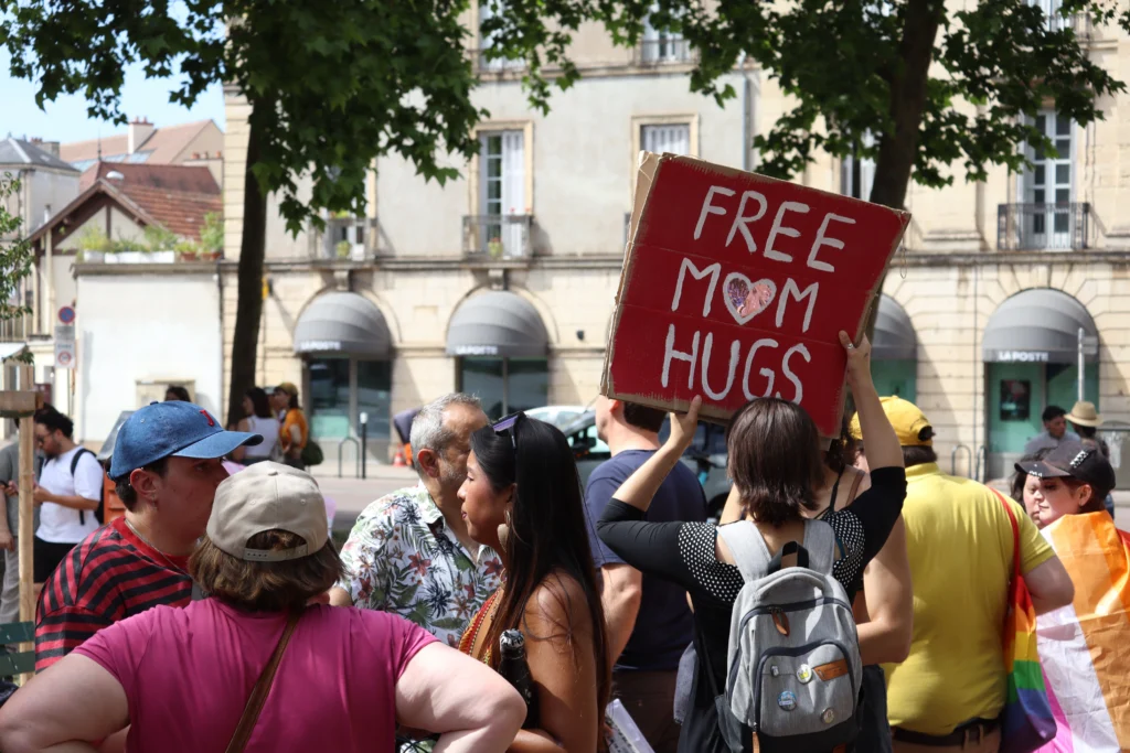 En images : 1 700 personnes dans les rues pour la Marche des Fiertés
