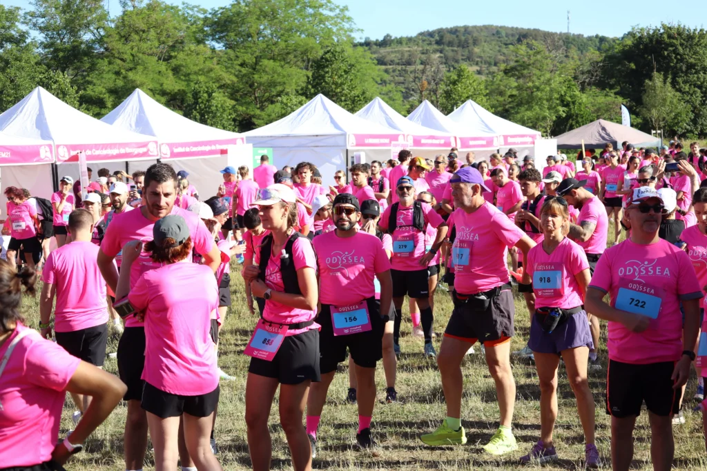 En images. La vague rose d’Odysséa a envahi le lac Kir à Dijon